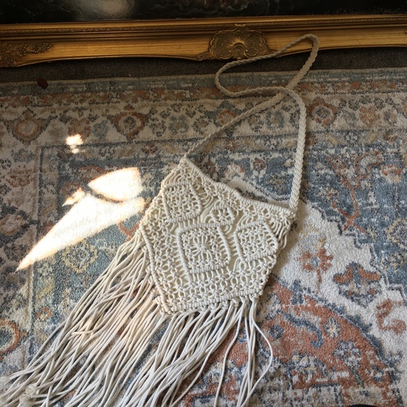 White boho / hippie crochet macramé fringe summer crossbody purse - Picture 3 of 6